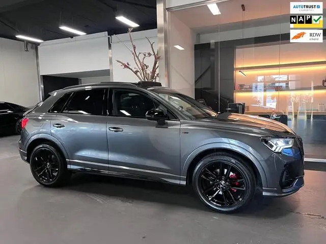 Photo 1 : Audi Q3 2019 Essence