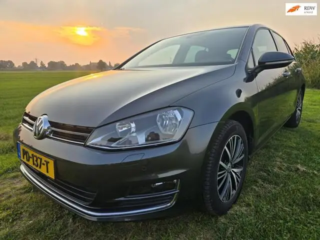 Photo 1 : Volkswagen Golf 2016 Petrol