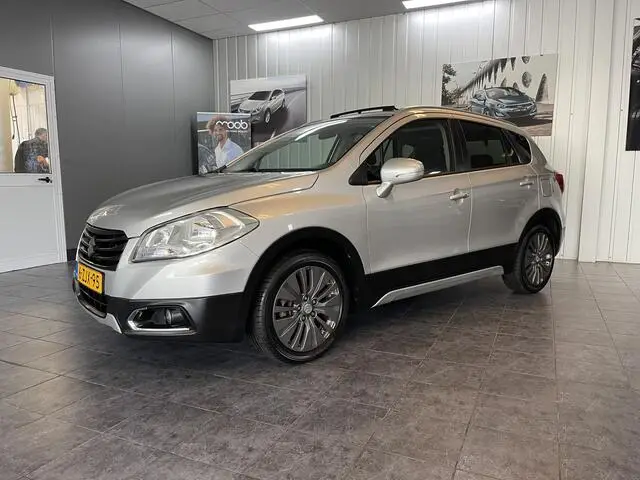 Photo 1 : Suzuki Sx4 2015 Petrol