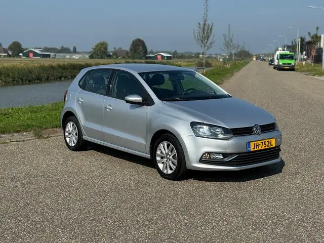 Photo 1 : Volkswagen Polo 2015 Essence