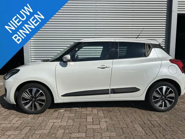 Photo 1 : Suzuki Swift 2018 Petrol