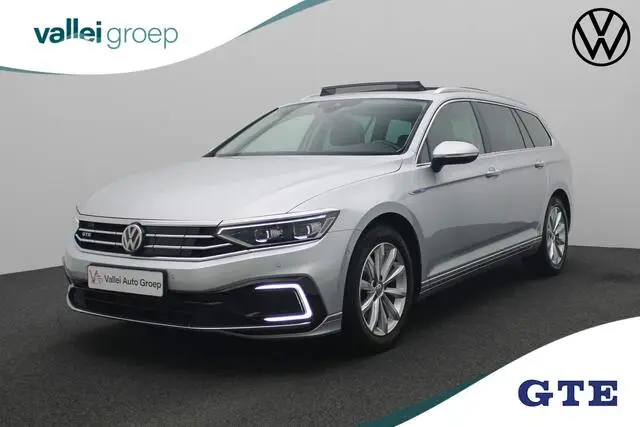 Photo 1 : Volkswagen Passat 2019 Hybride