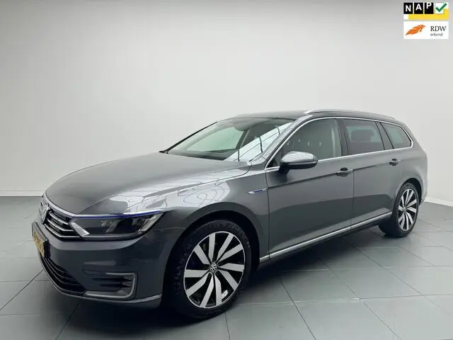 Photo 1 : Volkswagen Passat 2015 Hybrid