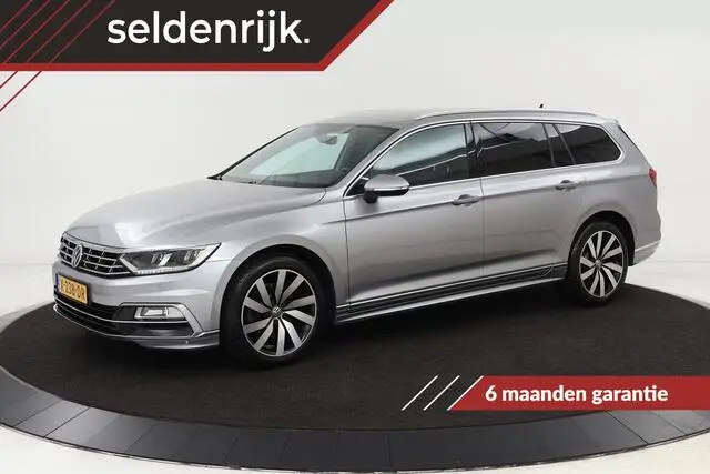 Photo 1 : Volkswagen Passat 2019 Essence