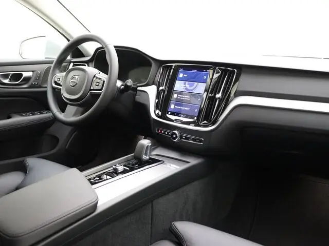 Photo 1 : Volvo V60 2023 Essence