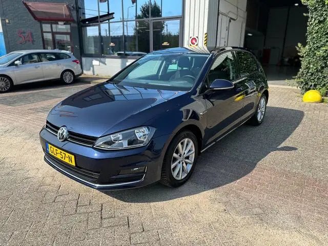 Photo 1 : Volkswagen Golf 2016 Petrol