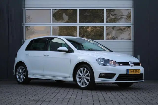 Photo 1 : Volkswagen Golf 2016 Petrol