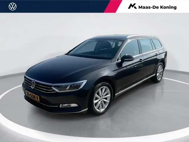 Photo 1 : Volkswagen Passat 2019 Essence