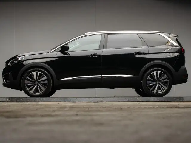 Photo 1 : Peugeot 5008 2018 Essence