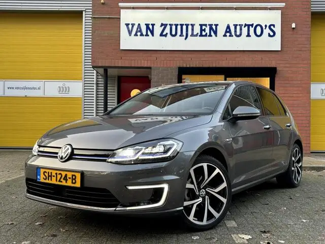 Photo 1 : Volkswagen Golf 2018 Électrique