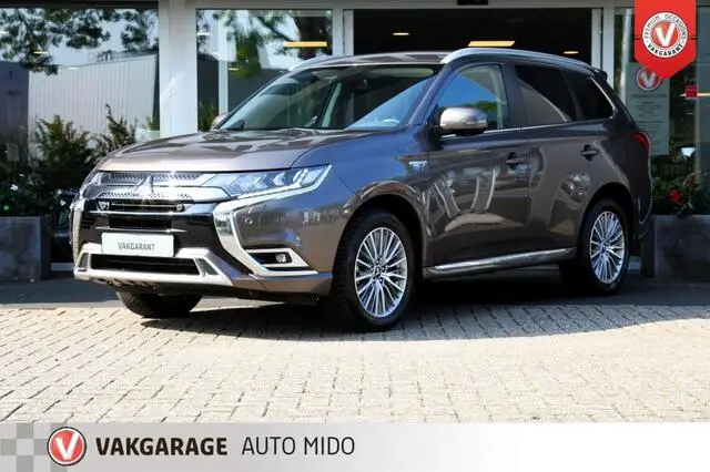 Photo 1 : Mitsubishi Outlander 2019 Hybrid