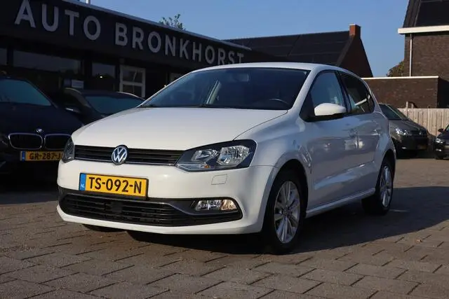 Photo 1 : Volkswagen Polo 2015 Petrol