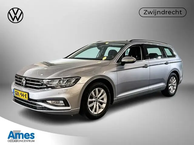 Photo 1 : Volkswagen Passat 2023 Petrol