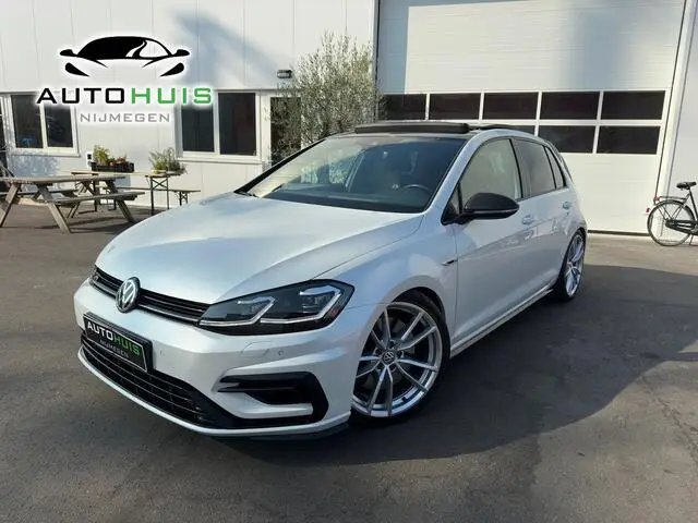 Photo 1 : Volkswagen Golf 2019 Petrol