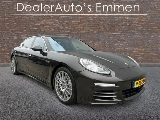 Photo 1 : Porsche Panamera 2015 Essence