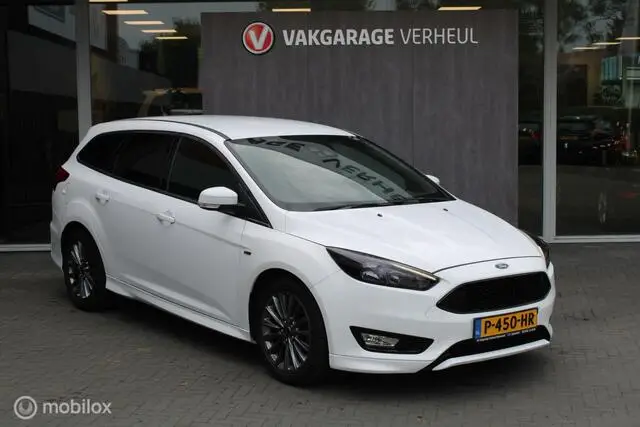 Photo 1 : Ford Focus 2018 Petrol