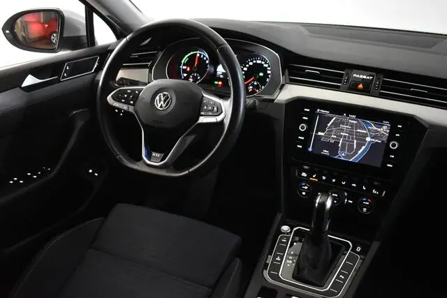 Photo 1 : Volkswagen Passat 2019 Hybrid