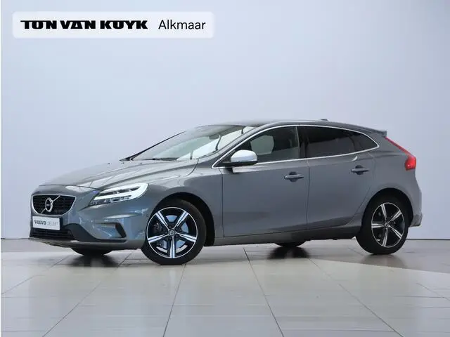 Photo 1 : Volvo V40 2020 Essence