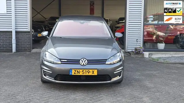 Photo 1 : Volkswagen Golf 2019 Électrique