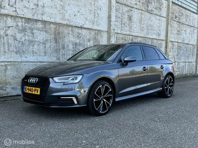 Photo 1 : Audi A3 2017 Hybrid