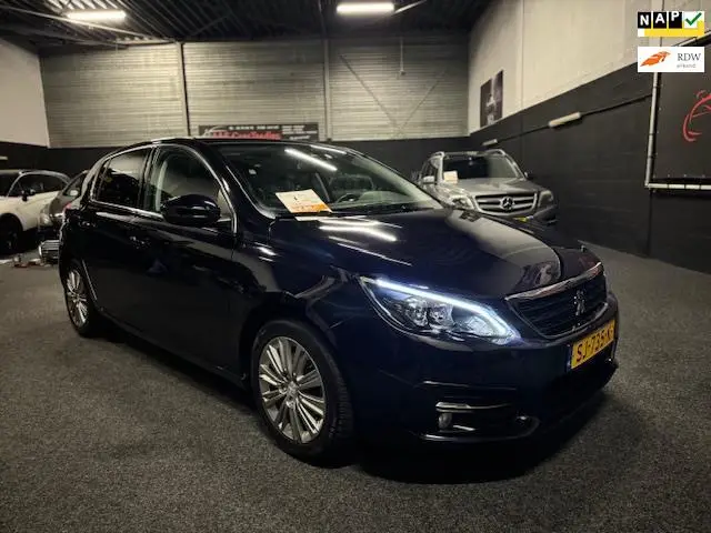 Photo 1 : Peugeot 308 2018 Petrol