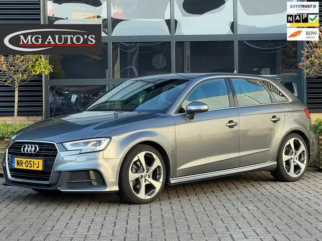 Photo 1 : Audi A3 2017 Petrol