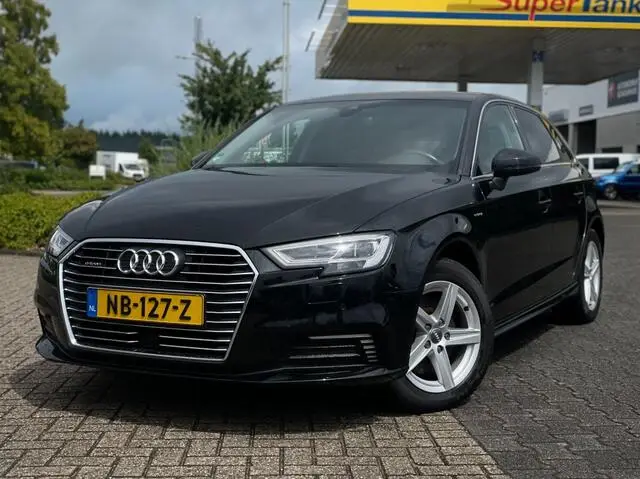 Photo 1 : Audi A3 2016 Hybride