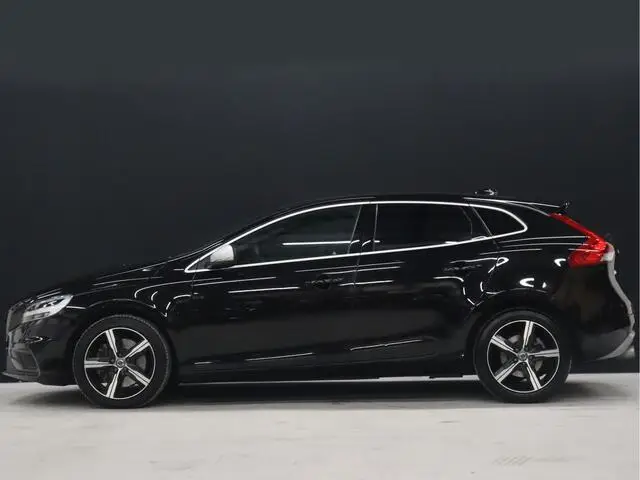 Photo 1 : Volvo V40 2019 Petrol