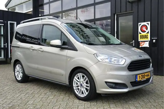 Photo 1 : Ford Tourneo 2015 Essence