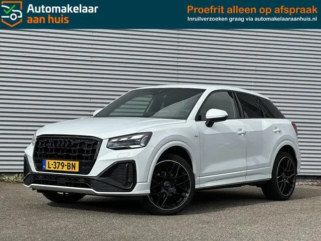 Photo 1 : Audi Q2 2021 Petrol