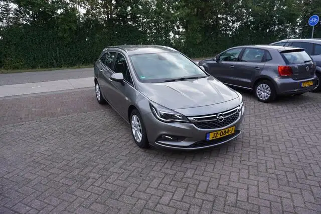 Photo 1 : Opel Astra 2016 Petrol