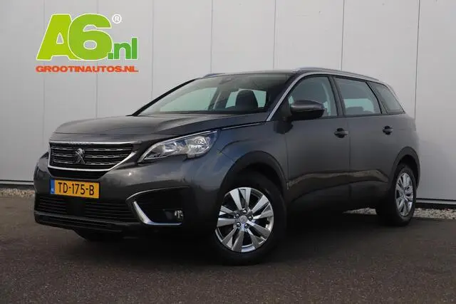 Photo 1 : Peugeot 5008 2018 Essence