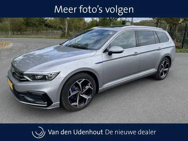 Photo 1 : Volkswagen Passat 2023 Hybride