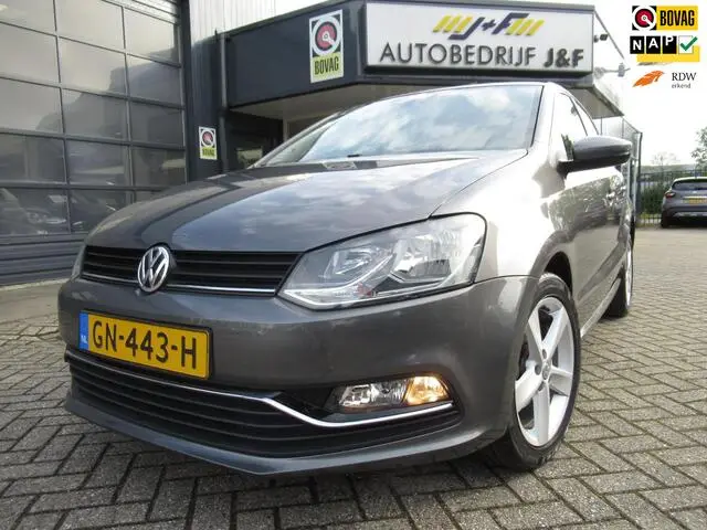 Photo 1 : Volkswagen Polo 2015 Petrol