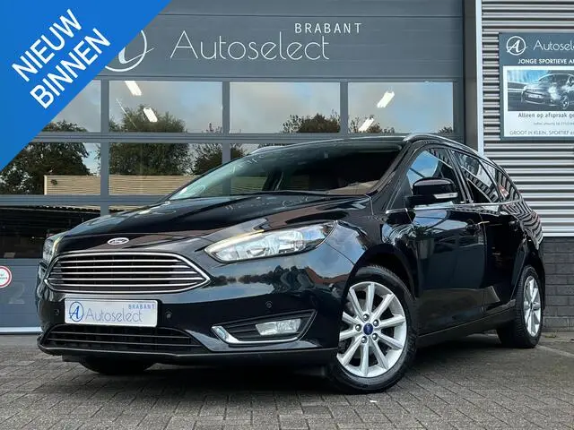 Photo 1 : Ford Focus 2015 Petrol