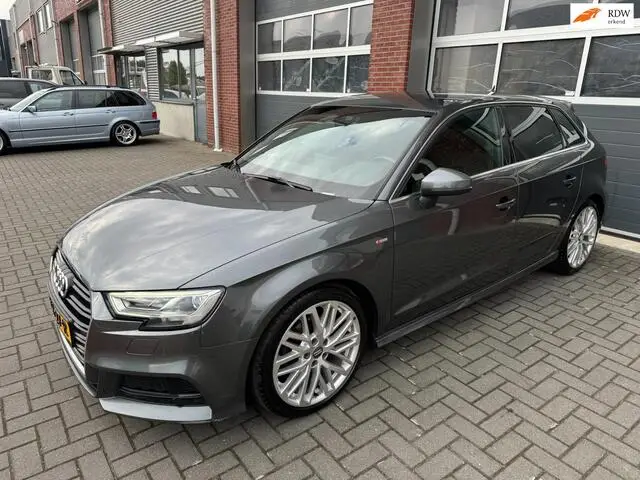 Photo 1 : Audi A3 2017 Petrol