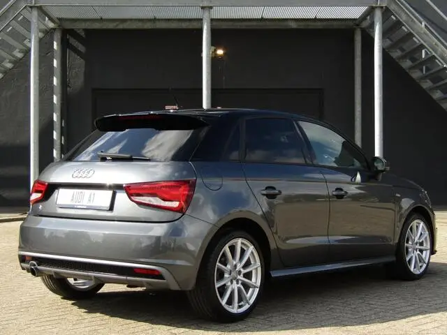 Photo 1 : Audi A1 2017 Essence