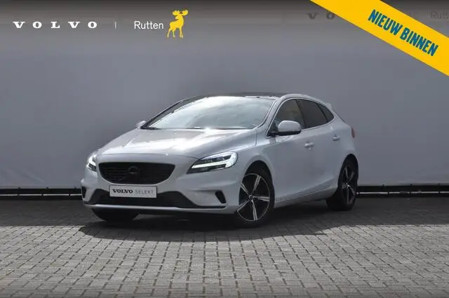 Photo 1 : Volvo V40 2019 Essence