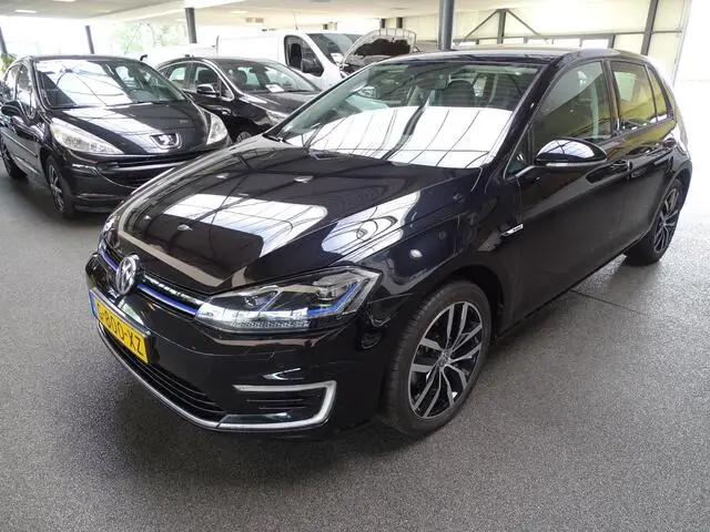 Photo 1 : Volkswagen Golf 2019 Électrique