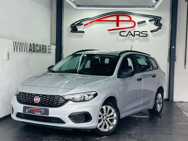 Photo 1 : Fiat Tipo 2018 Petrol