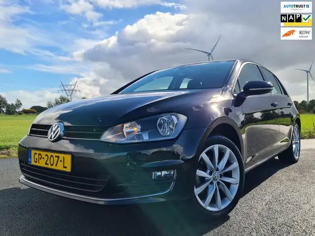 Photo 1 : Volkswagen Golf 2015 Petrol