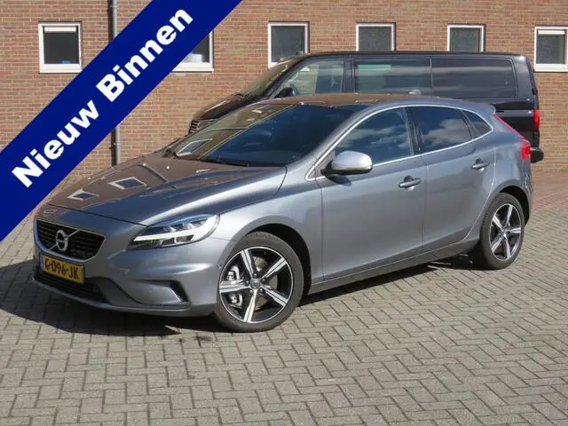 Photo 1 : Volvo V40 2019 Petrol