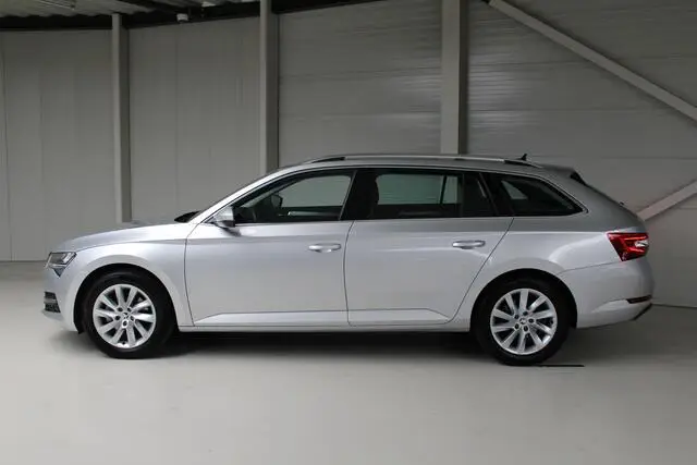 Photo 1 : Skoda Superb 2023 Essence