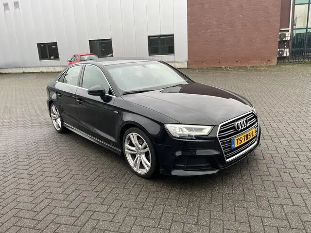 Photo 1 : Audi A3 2018 Petrol