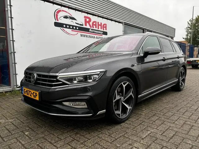 Photo 1 : Volkswagen Passat 2019 Petrol