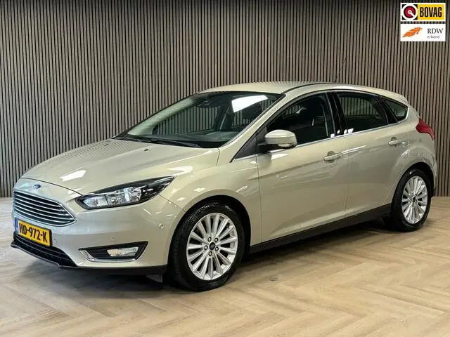 Photo 1 : Ford Focus 2015 Petrol