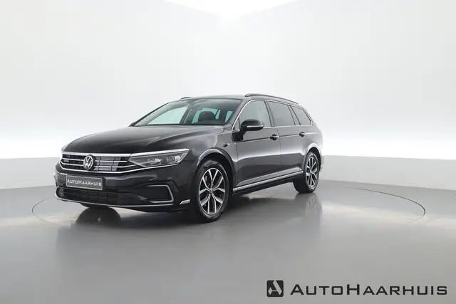 Photo 1 : Volkswagen Passat 2021 Hybrid