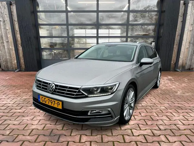 Photo 1 : Volkswagen Passat 2015 Petrol