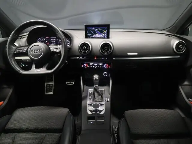 Photo 1 : Audi A3 2019 Essence