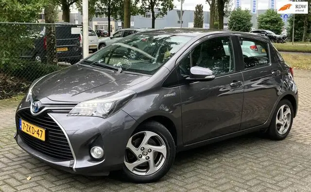 Photo 1 : Toyota Yaris 2015 Hybrid